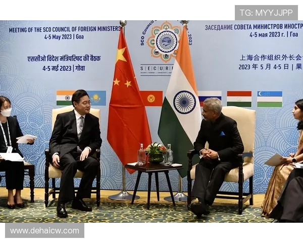 政治企业家如何在复杂环境中实现资源整合与权力博弈的双重创新